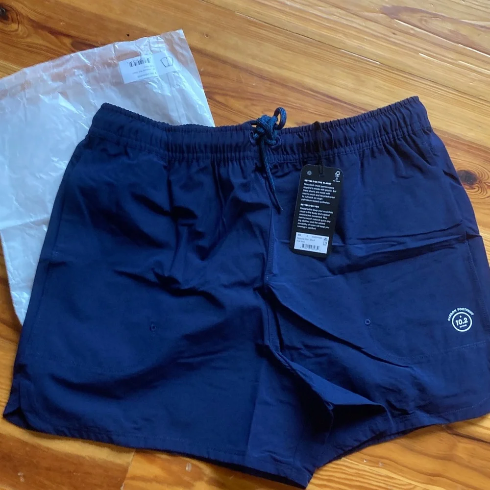 Allbirds women’s navy Blue run short - Picture 1 of 3